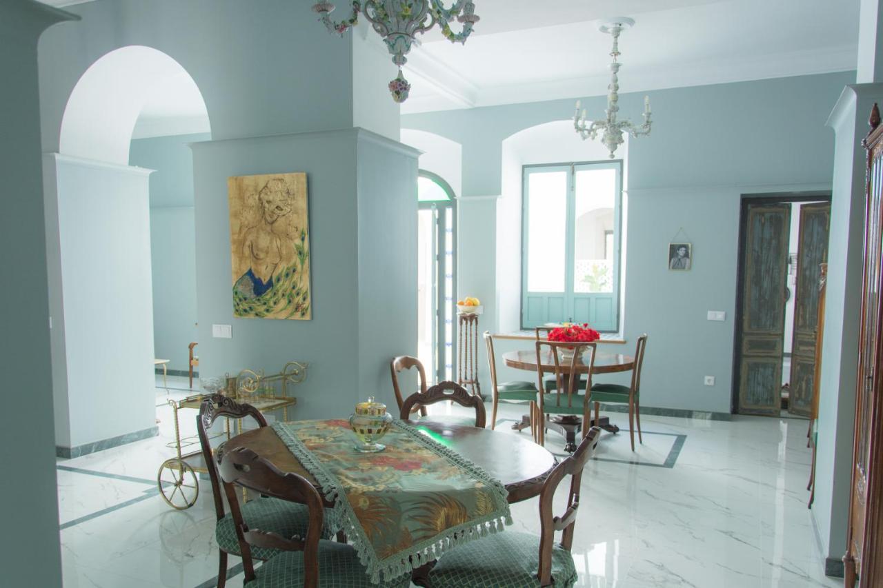 Casa Senorial Con Piscina. Casa Donna Isabel Guest House Penaflor Exterior photo